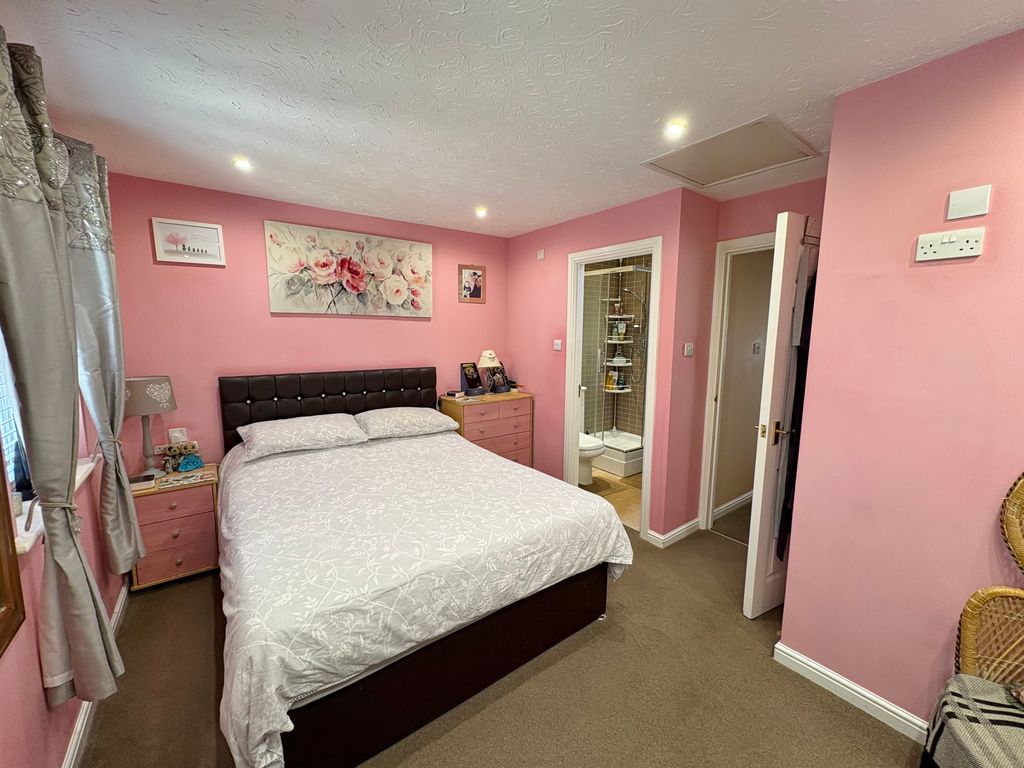 Property photo 2 of 20