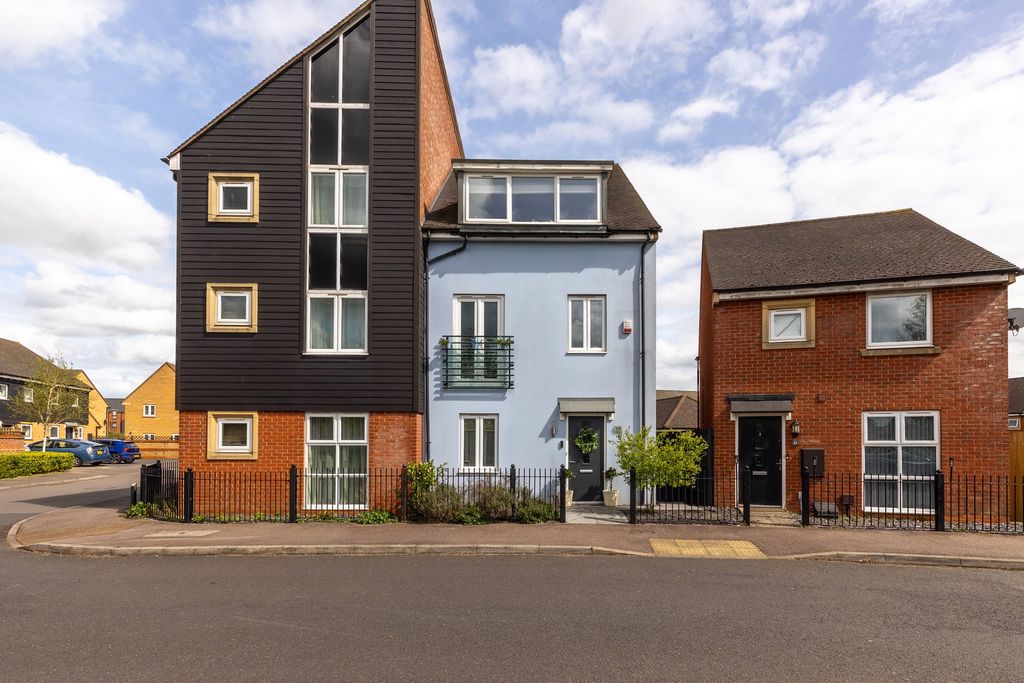 Property photo 2 of 35