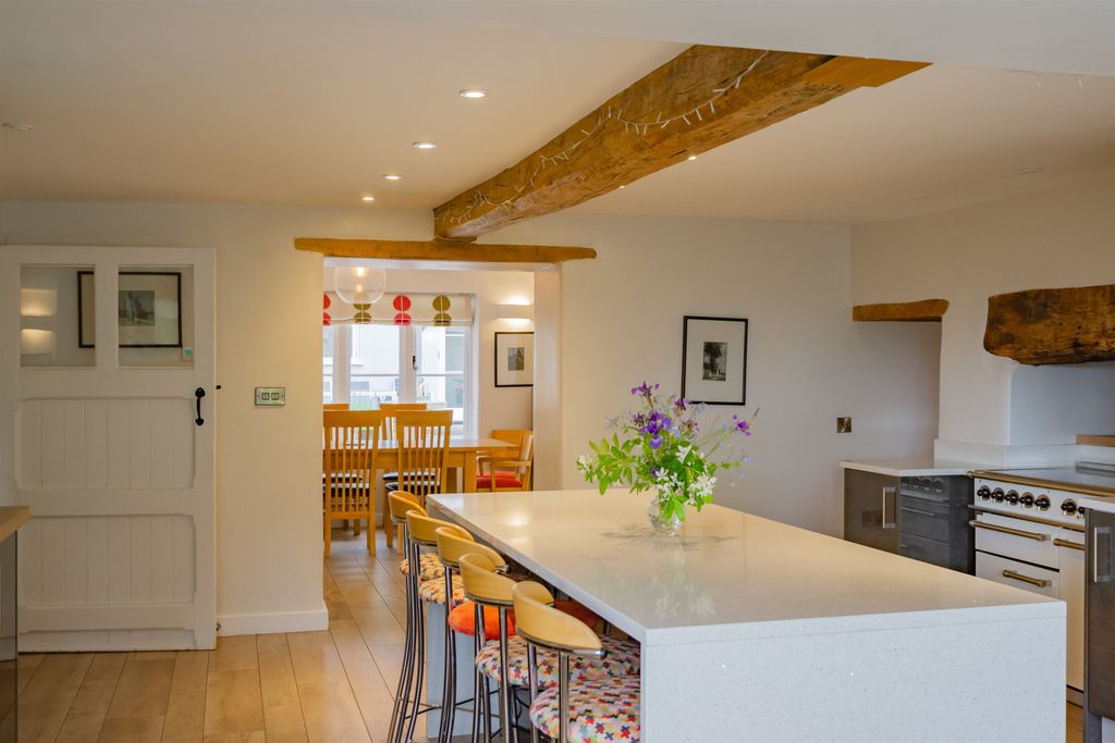 Property photo 3 of 49