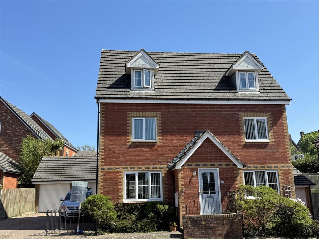 Property photo 1 of 32