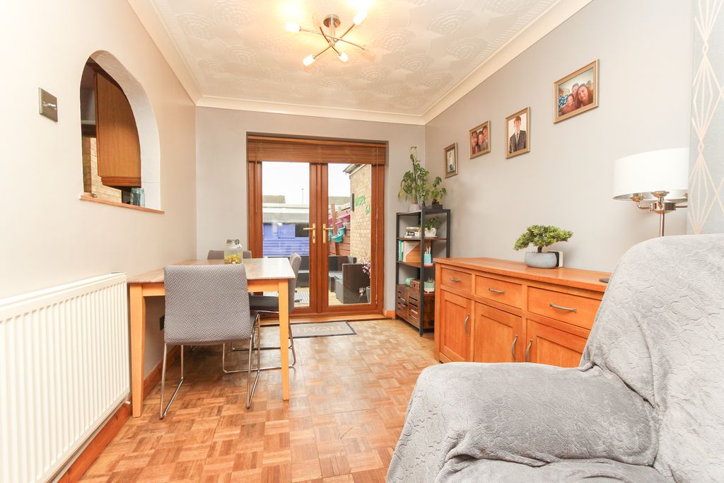 Property photo 2 of 8 Dining Area