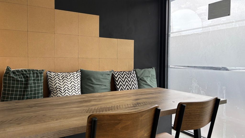 Property photo 2 of 7 Stylish Workspace With Large Table And Cushions...
