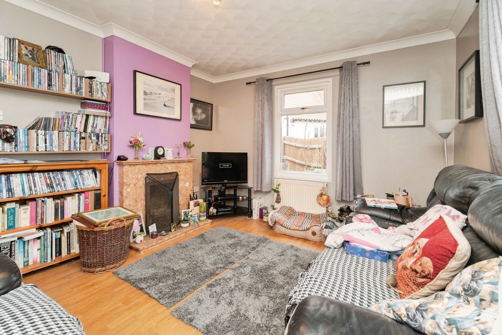 Property photo 2 of 17 Photo