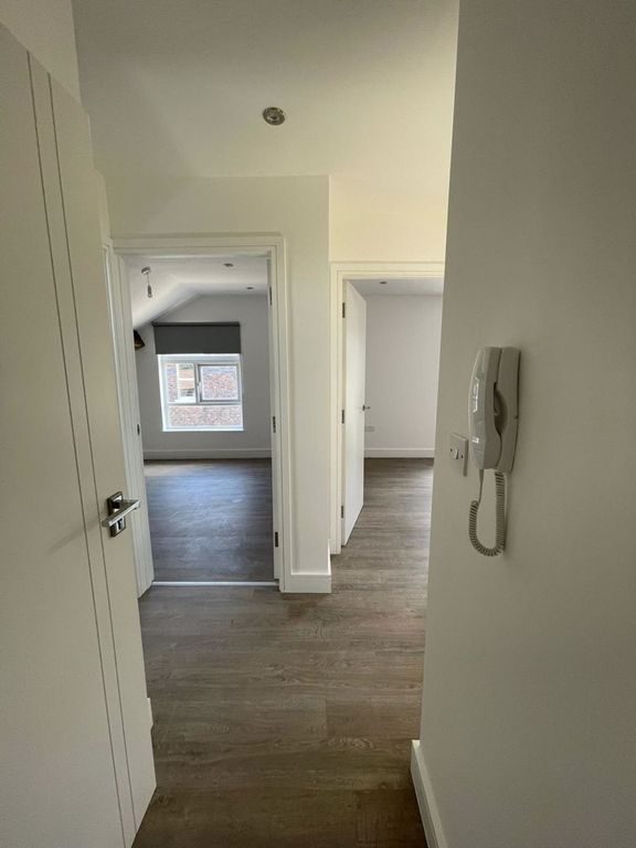 Property photo 2 of 10 Hallway