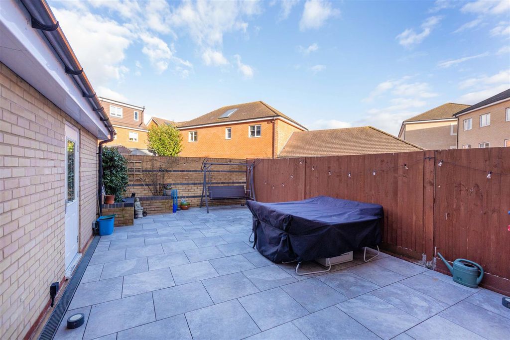 Property photo 3 of 14 5 Kings Reach-2.Jpg