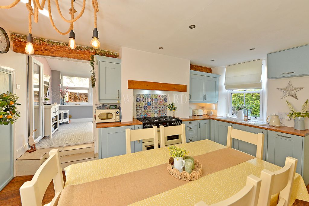 Property photo 3 of 32 Kitchen/Breakfast Room