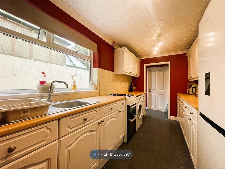 Property photo 3 of 6 Kitchen