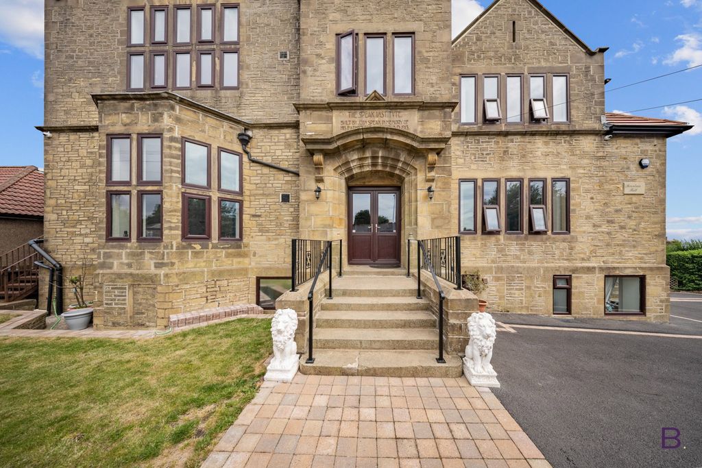 Property photo 3 of 84