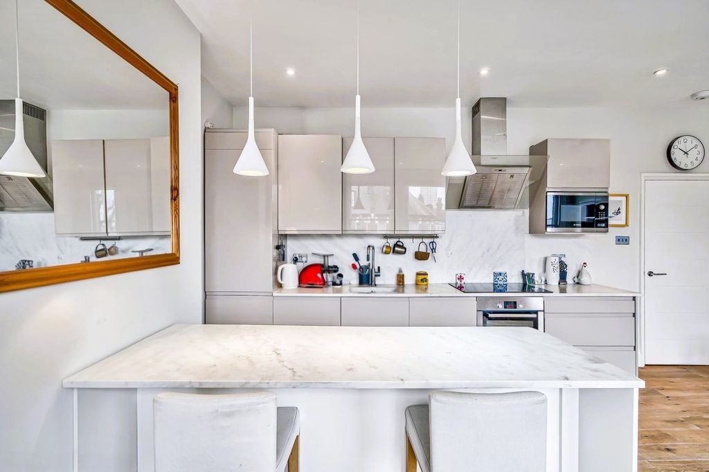 Property photo 2 of 20 Picture No. 27