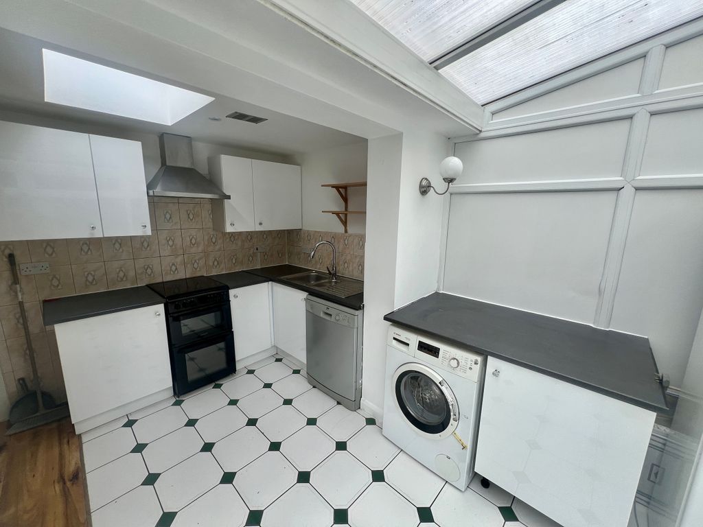 Property photo 1 of 10 Kitchen.Jpg