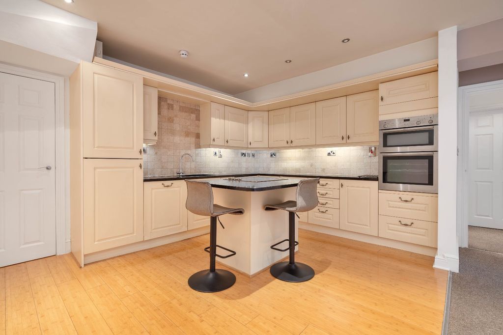 Property photo 3 of 19 Picture No. 17