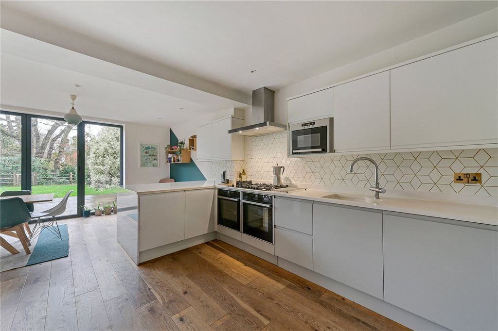 Property photo 3 of 31 Kitchen