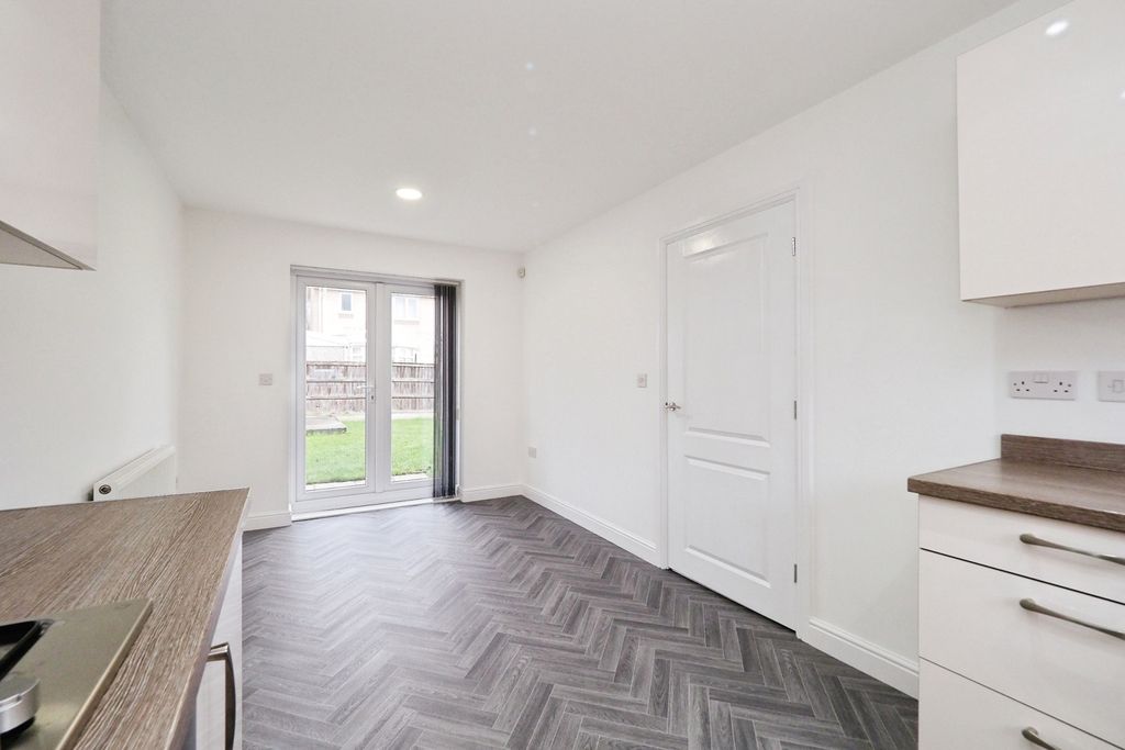 Property photo 3 of 19 Kitchen