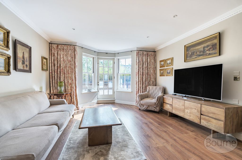 Property photo 3 of 13 A27Ff6B3-Ac0E-4A2...