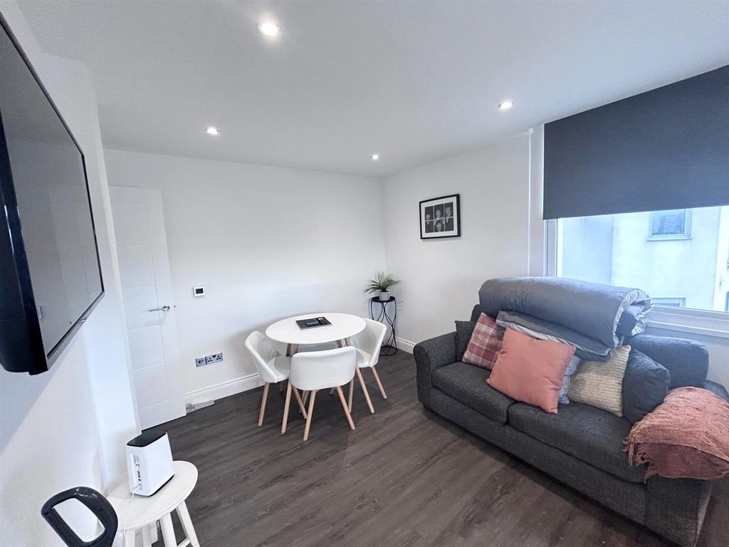 Property photo 3 of 4 365c5909-1Bf4-4Aaa-83B6-6Eaf5ba8Eef3.Jpg
