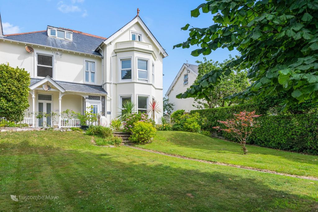Property photo 1 of 12