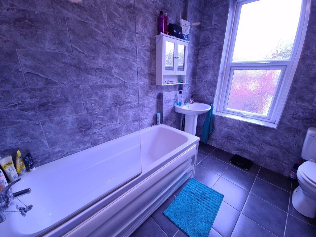 Property photo 2 of 29 Bright And Modern Bathroom Suite Featuring A Full ...