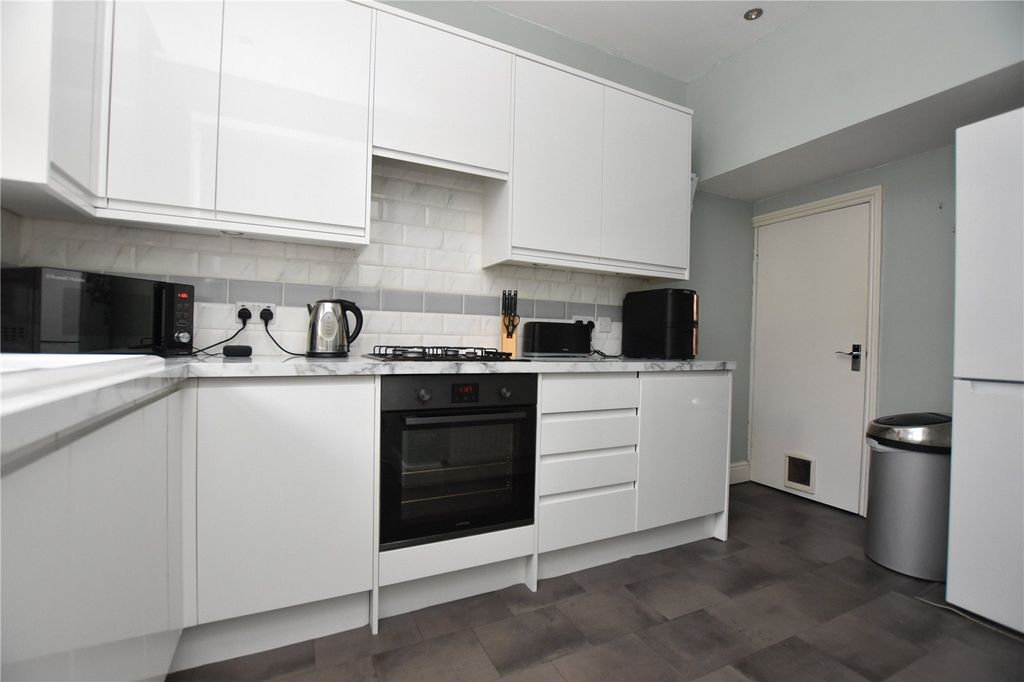 Property photo 2 of 17 Picture No. 10