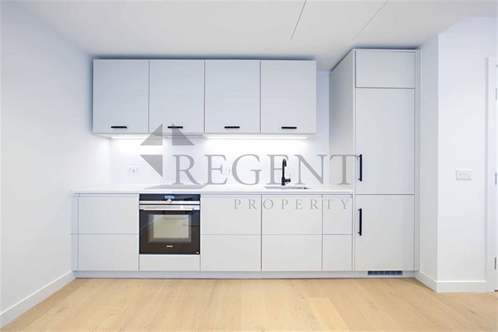 Property photo 3 of 10 Kitchen
