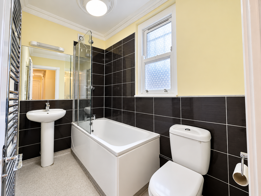 Property photo 3 of 7 Flat 1 Drayton 5