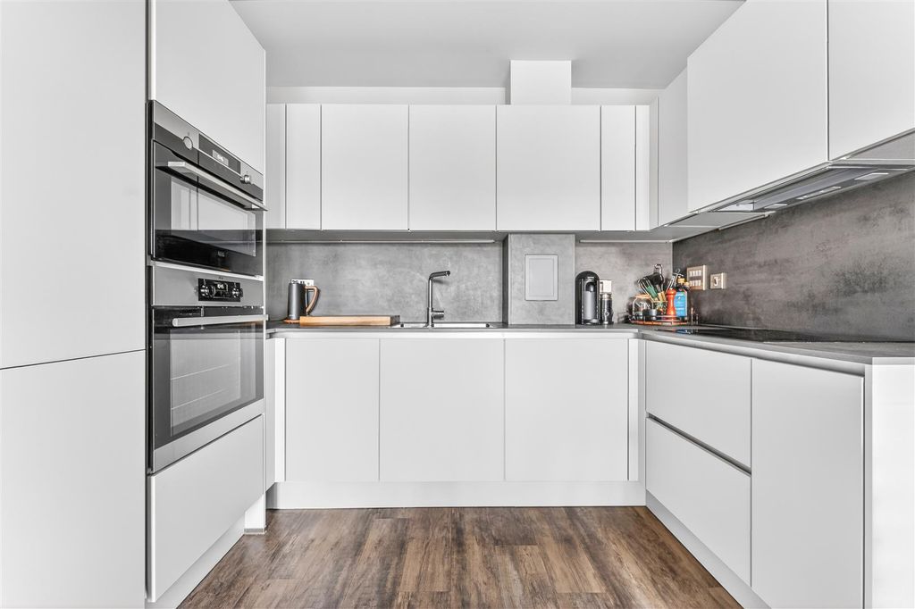 Property photo 3 of 18 17