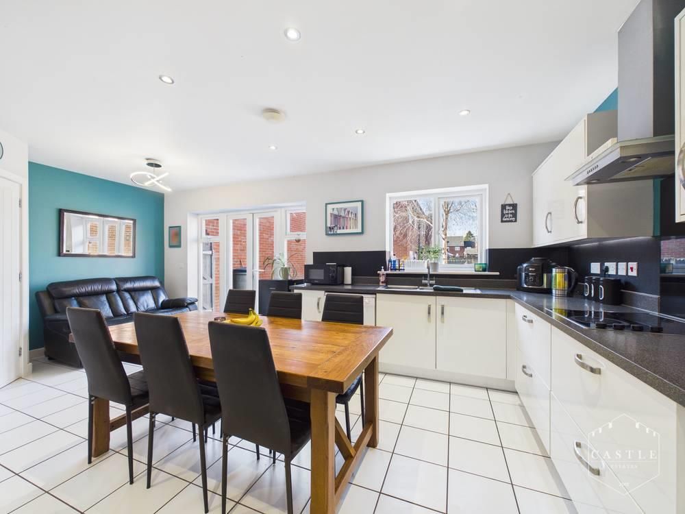 Property photo 2 of 19 Dining Kitchen