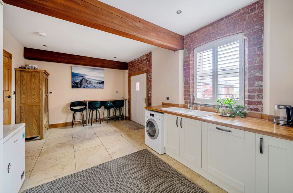 Property photo 2 of 21 1348133-8-68Bffc7...