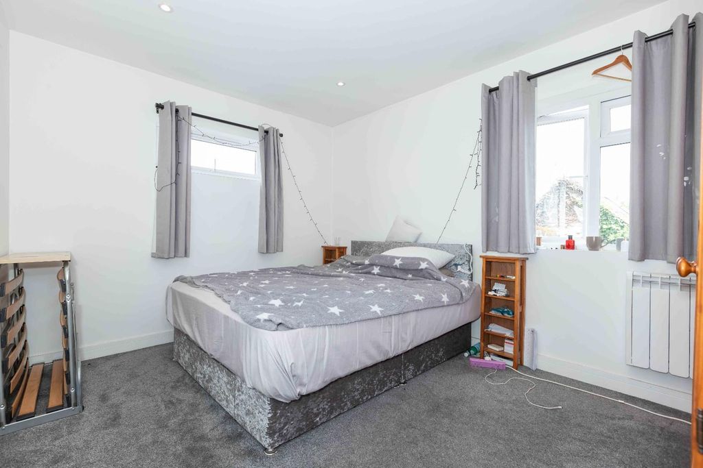 Property photo 3 of 7 11C Nrth Rd.Jpg