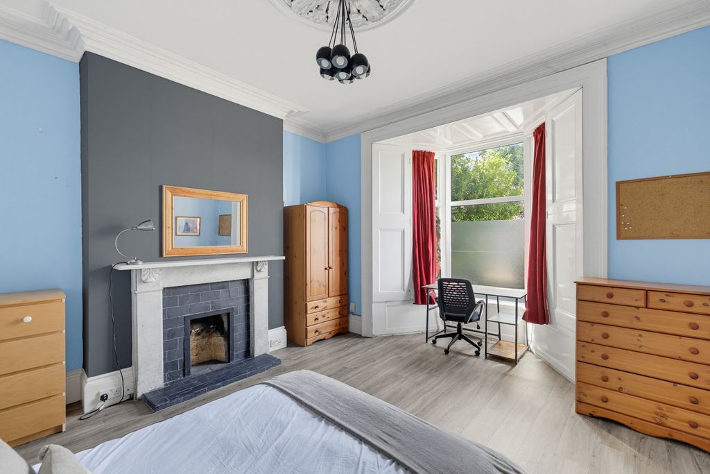 Property photo 2 of 8 0006