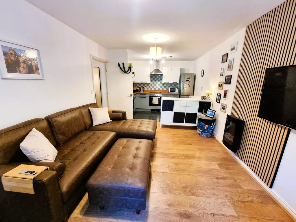 Property photo 3 of 10 Lounge
