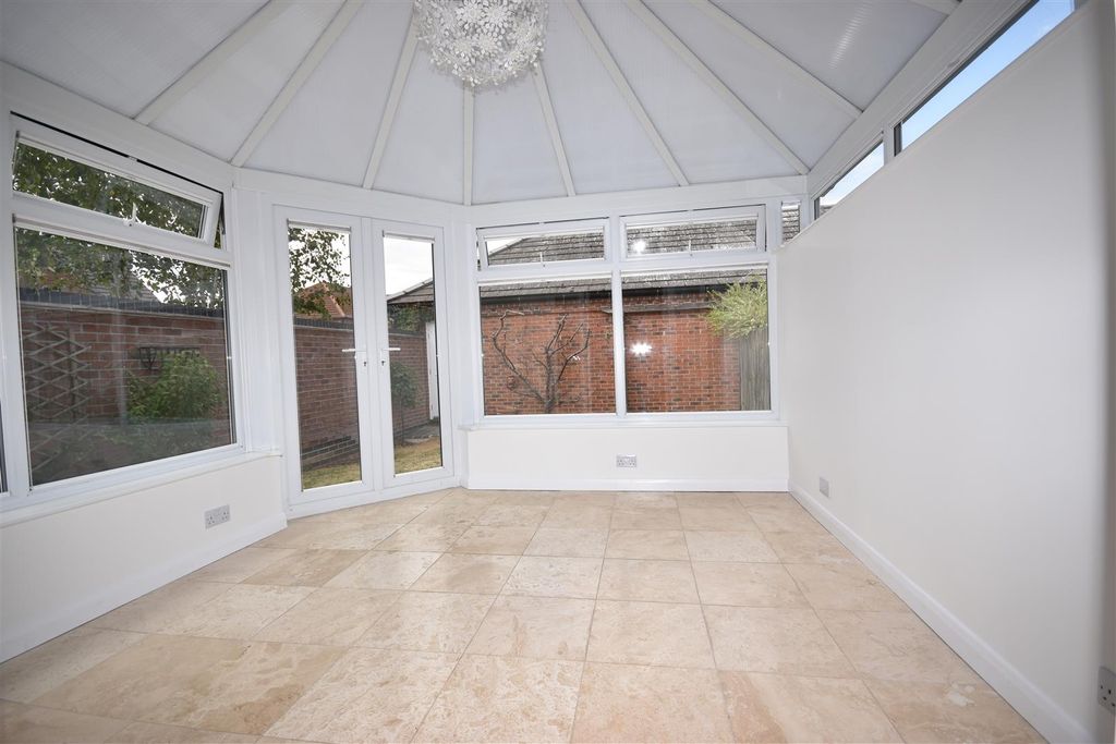 Property photo 3 of 19 Conservatory