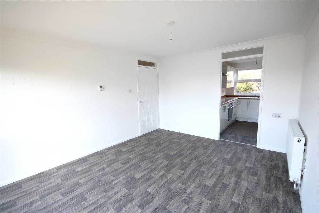 Property photo 3 of 15 Lounge