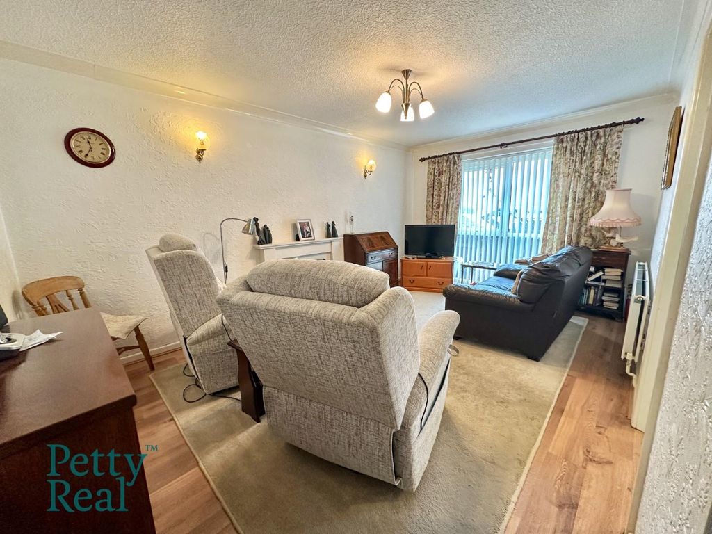 Property photo 2 of 13 C23Ccf28-58F5-4D48-8610-C7CE862D1CE1.Jpeg