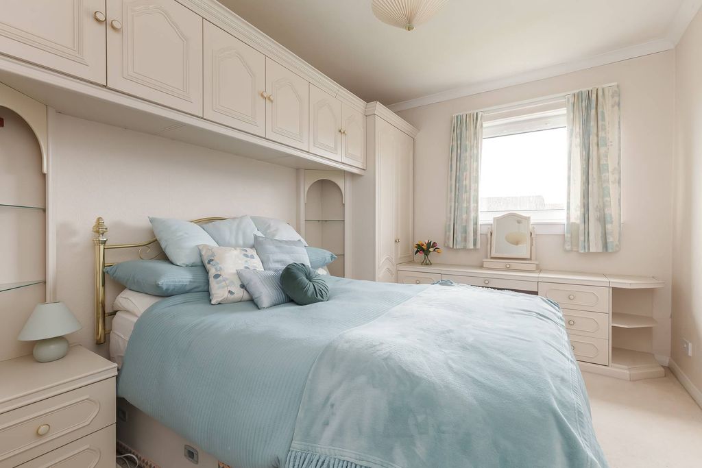 Additional image 11 of 2 bed flat for sale36/5 West Craigs Crescent, Edinburgh EH12