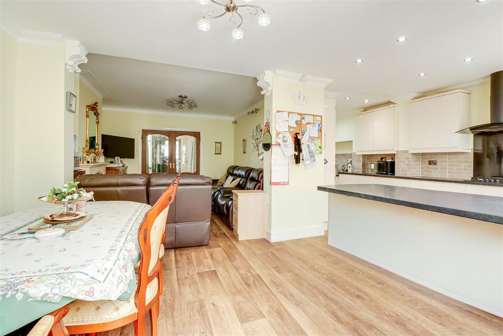 Property photo 3 of 23