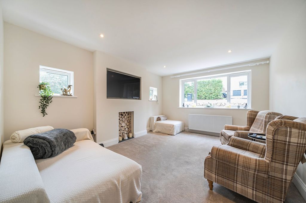 Property photo 2 of 24