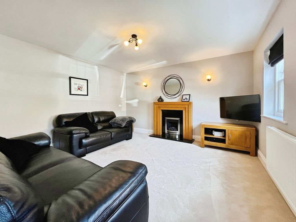Property photo 3 of 39 4359744