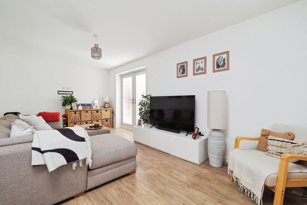 Property photo 3 of 20 Pbox-Img.Jpg