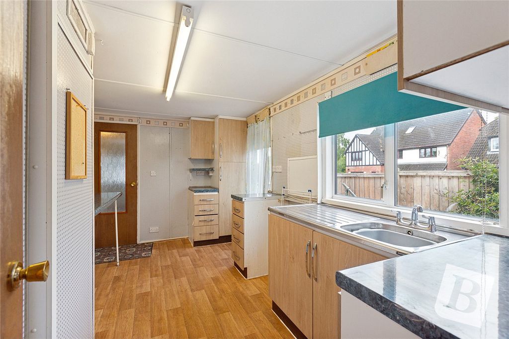 Property photo 2 of 9 Kitchen
