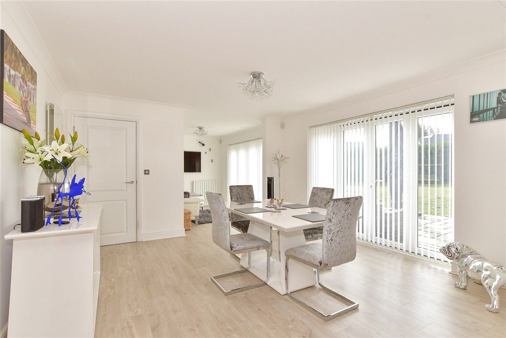 Property photo 1 of 13 Kitchen/Breakfast Area