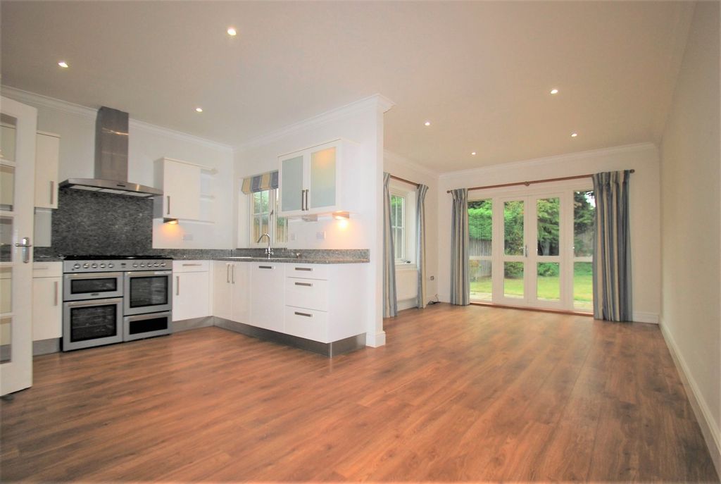Property photo 2 of 11 Kitchen Dining