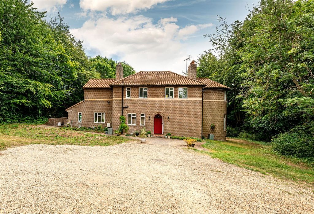 Property photo 1 of 13 Front Aspect