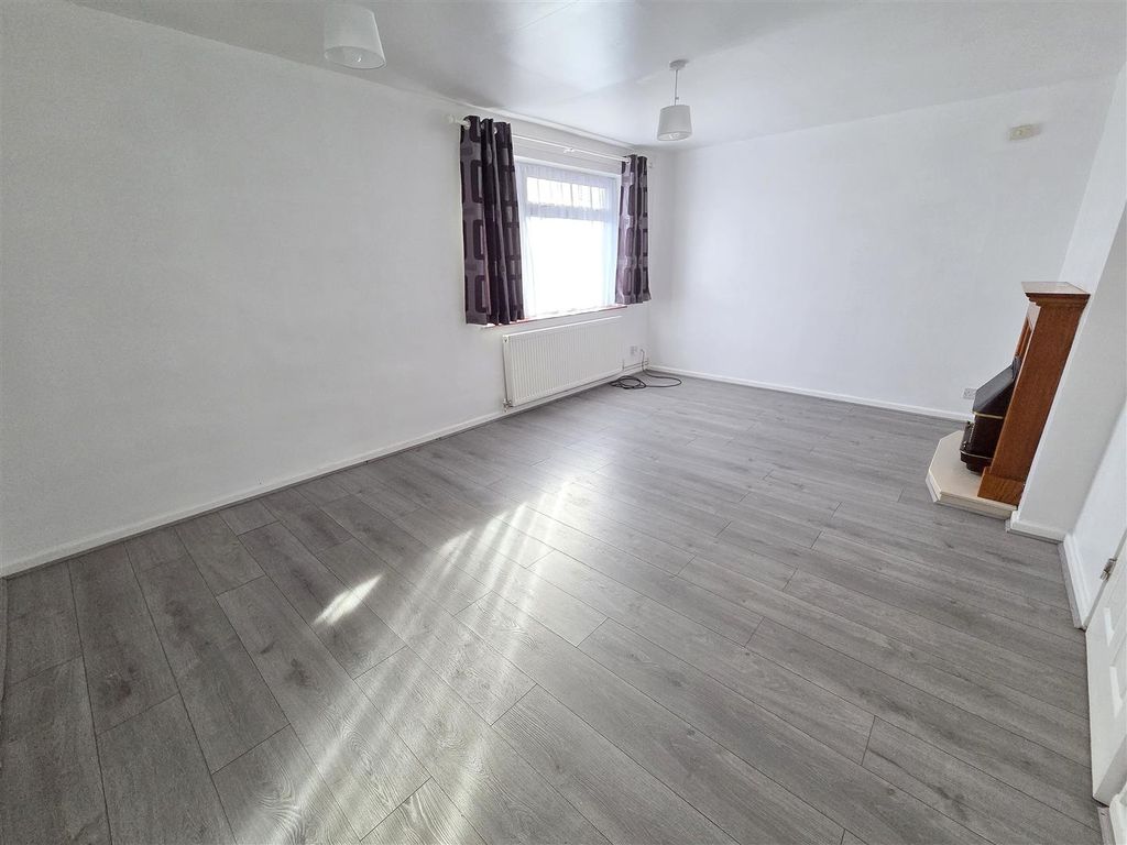 Property photo 2 of 7 Lounge