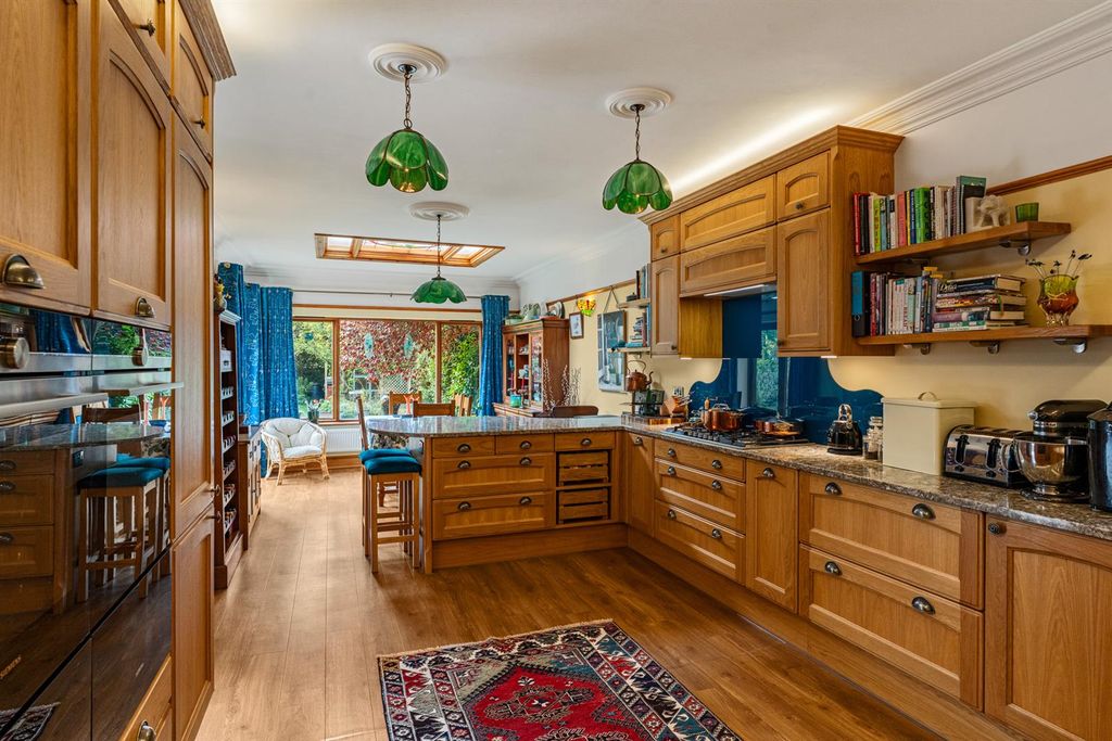 Property photo 2 of 41 6-Branksomeroad-013.Jpg