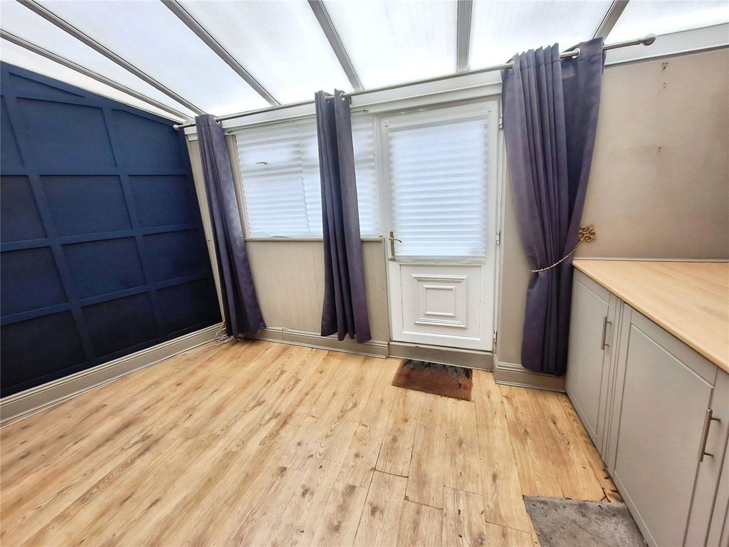 Property photo 3 of 15 Conservatory/Utility