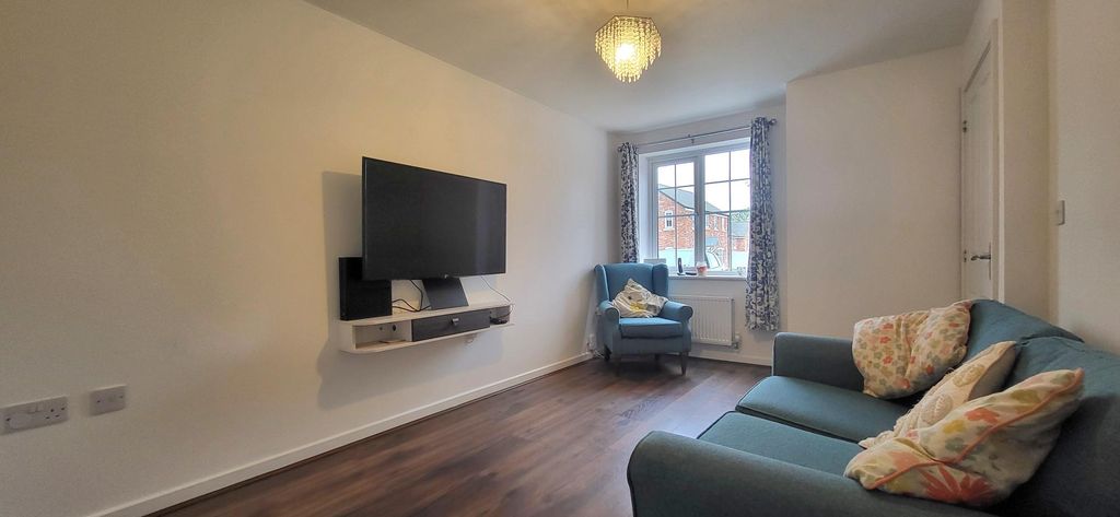 Property photo 3 of 13 20240929_103143