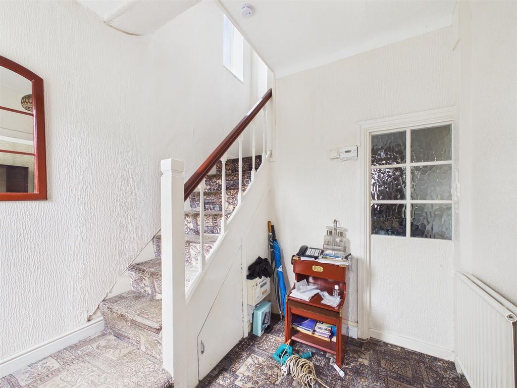 Property photo 3 of 14 Cam03844G0-Pr0424-Still004.Jpg