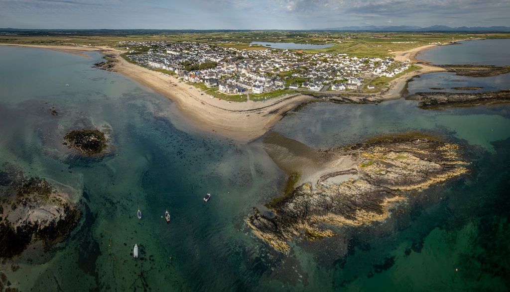 Additional image 22 of 3 bed flat for saleApartment 2, 1 Beach Terrace, Rhosneigr, Gwynedd LL64