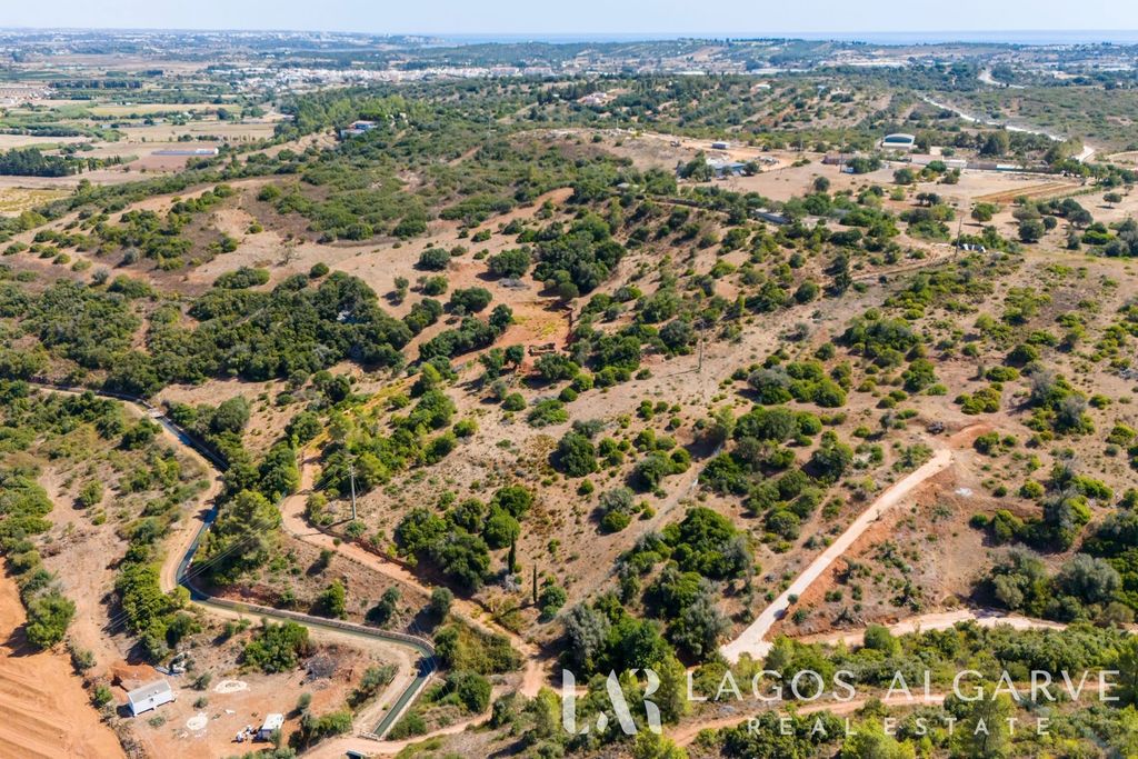 Property photo 1 of 11 A 3.5 Hectares Plot Of Land With An Approved Project To Build A Small House, Located Near Odiáxere