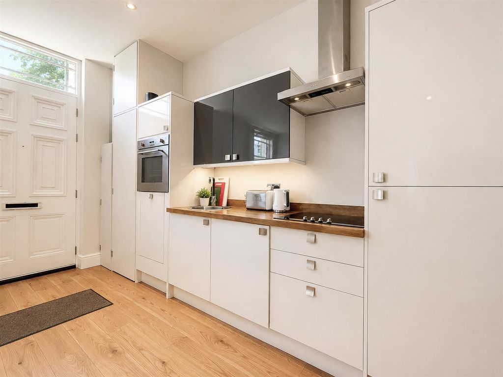 Property photo 2 of 5 Kitchen